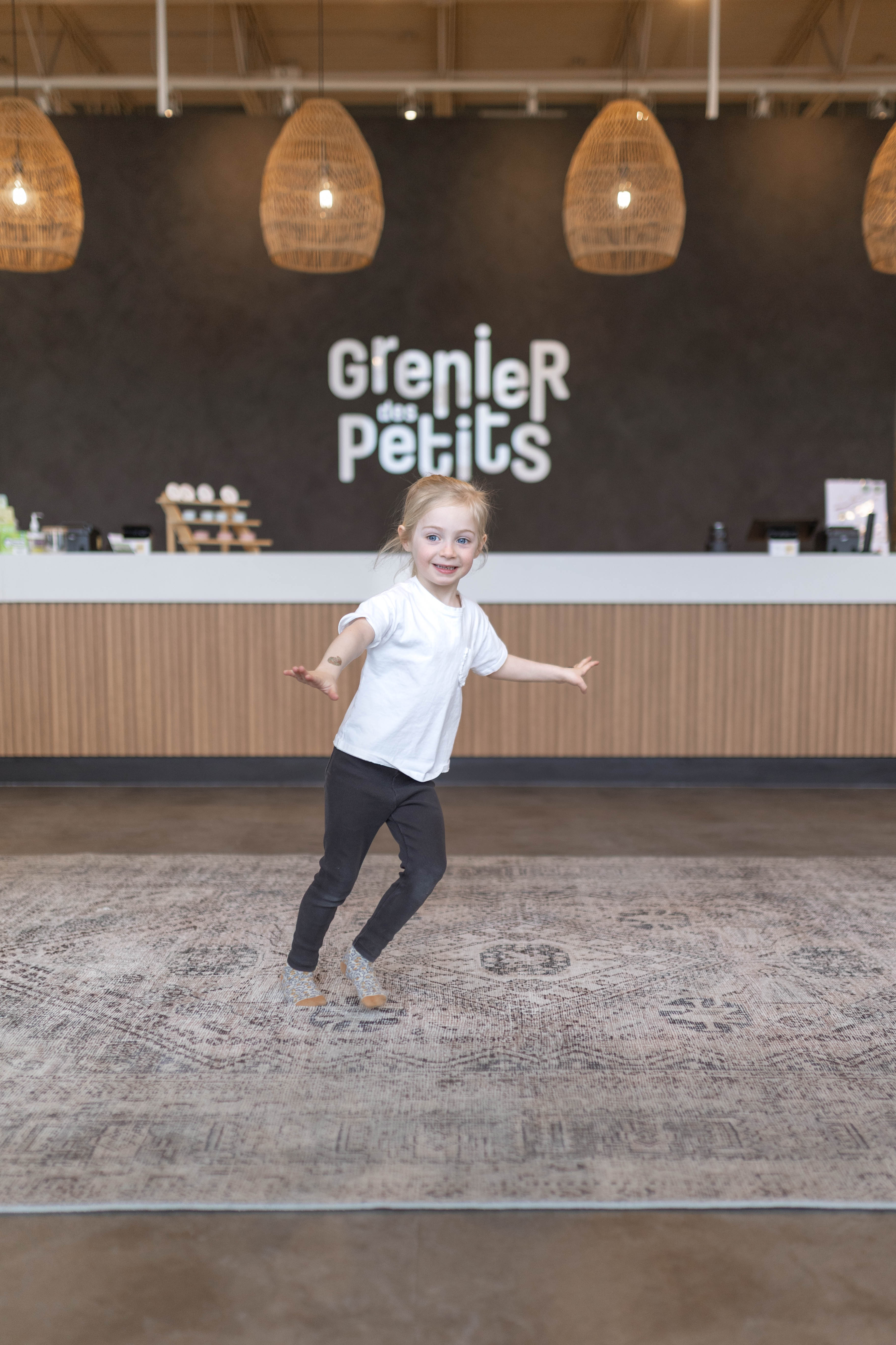 Donner une seconde vie aux vêtements d’enfants: le dépôt durable de Grenier des Petits