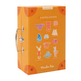 Moulin Roty - Grande Famille Petit garde-robe dans une mallette