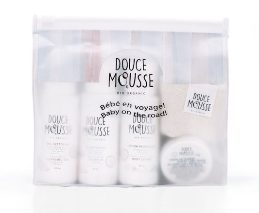 Trousse bébé en voyage