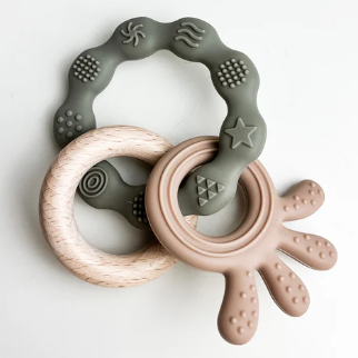 Pekaboo - Silicone and wood teething toy - Green turtle